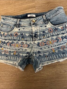 Kensie Light Blue Denim Shorts with Multicolor Tribal Embroidery